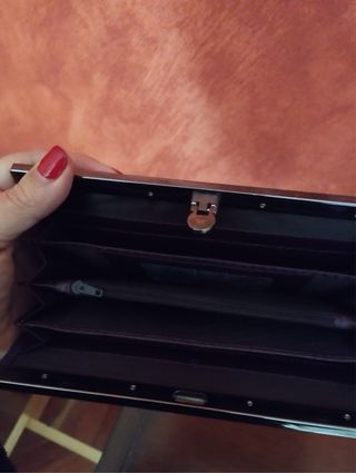 Pack guantes polipiel y cartera de mano