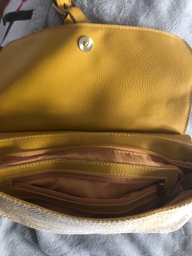 bolso de hombro amarillo