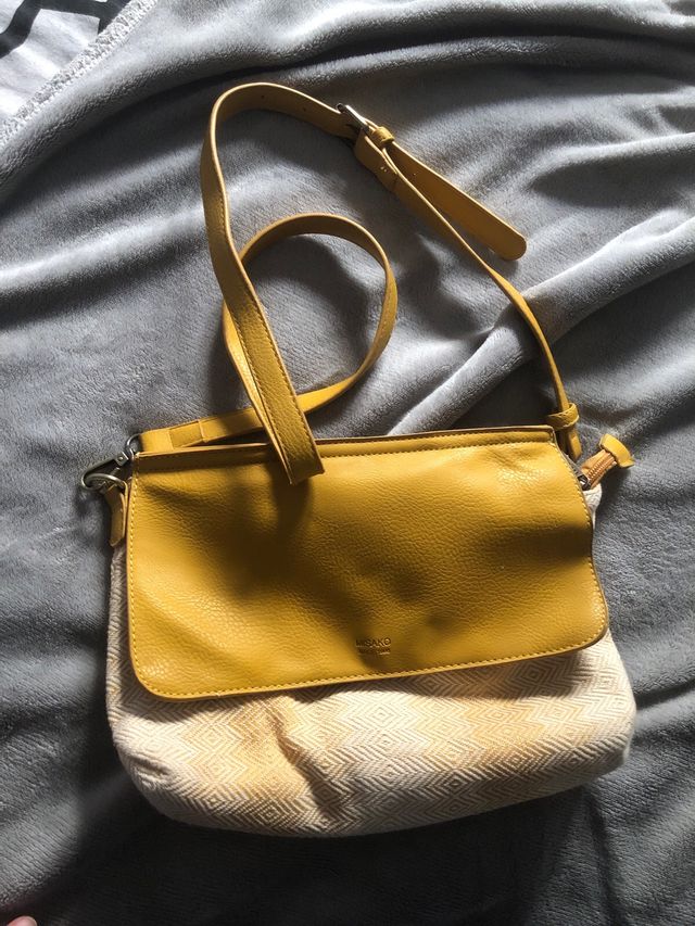 bolso de hombro amarillo