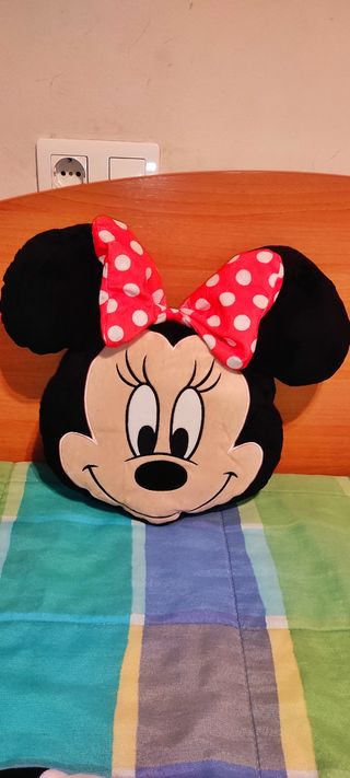 Peluche y cojín de Disney