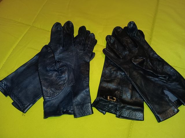 Dos pares de guantes de piel,mujer