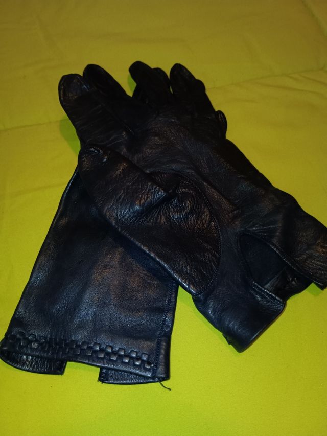 Dos pares de guantes de piel,mujer