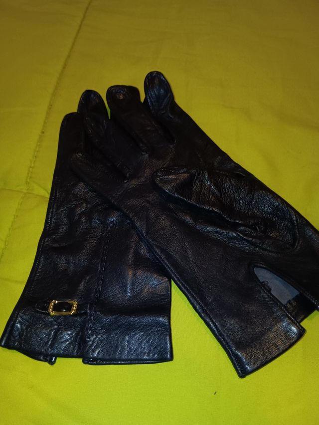 Dos pares de guantes de piel,mujer