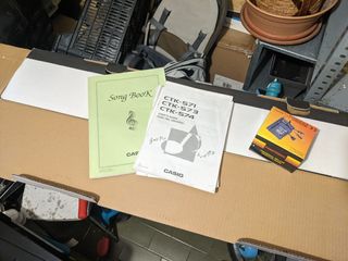 Piano Casio CTK-573 con patas