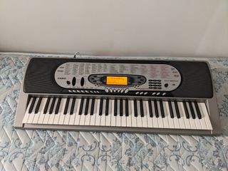 Piano Casio CTK-573 con patas