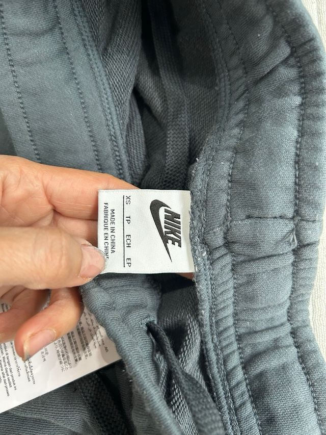 pantalon hombre XS Nike con etiqueta