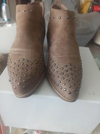 Botines tachuelas 