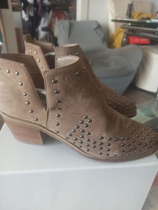 Botines tachuelas 