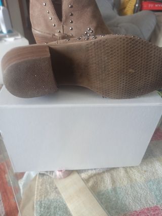 Botines tachuelas 