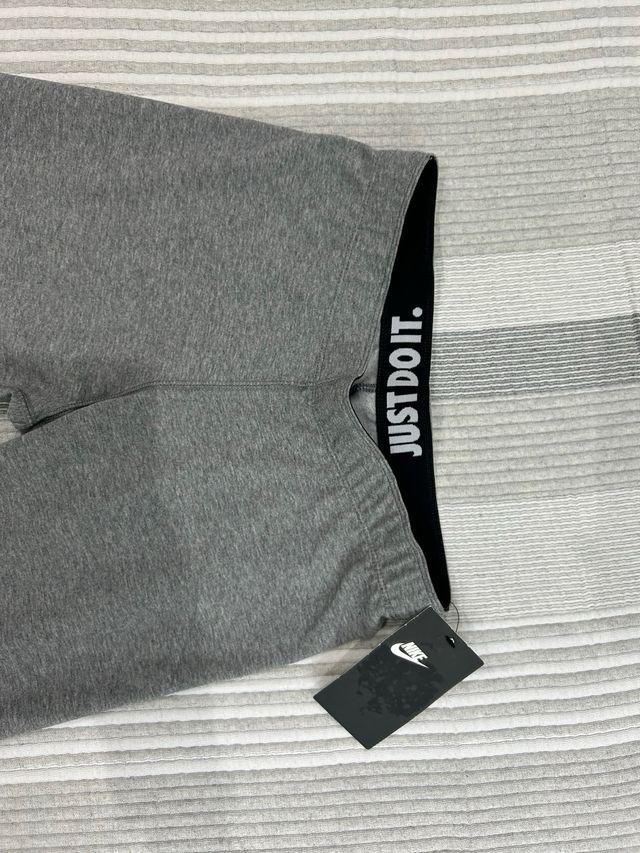 leggings Nike con etiqueta talla XS 