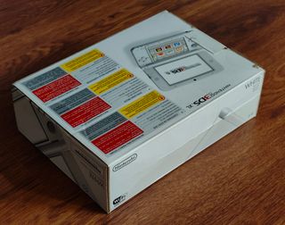CAJA Y MANUALES NINTENDO 3DS XL