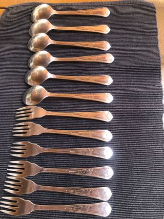Cucharas y tenedores