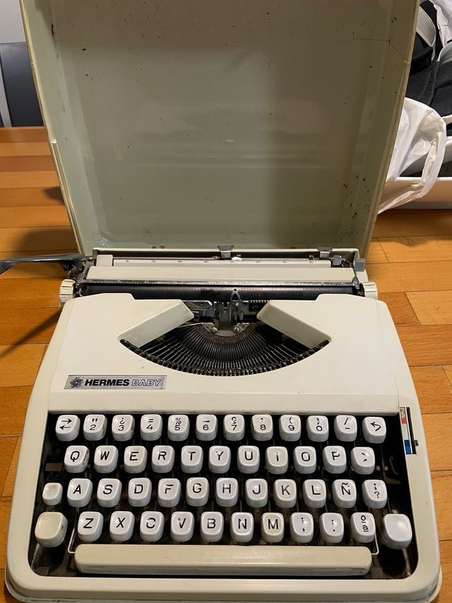 Máquina de escribir Hermes Baby