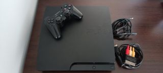 PS3 + dos mandos + dos juegos