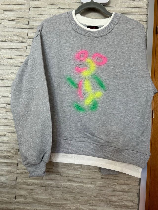sudadera osito en relieve