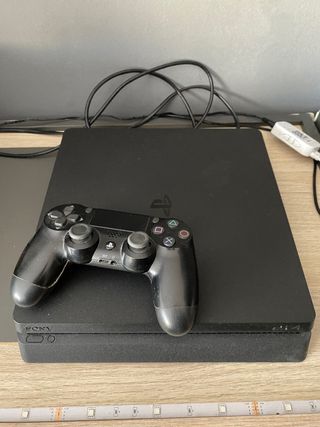 play station 4 de 1tb + mando + 3 juegos