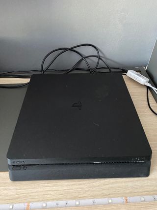 play station 4 de 1tb + mando + 3 juegos