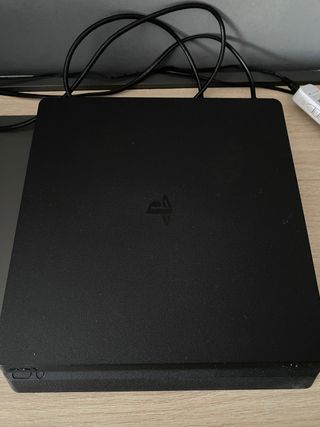 play station 4 de 1tb + mando + 3 juegos
