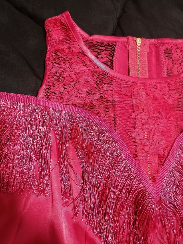 Vestido combinado con transparencias y flecos