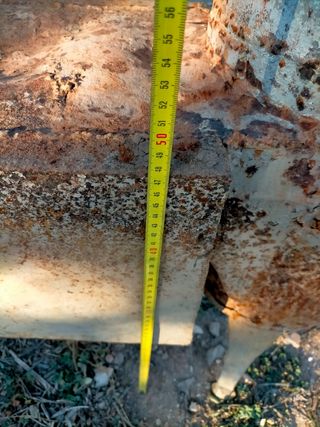 Antigua estufa de leña carbón con horno