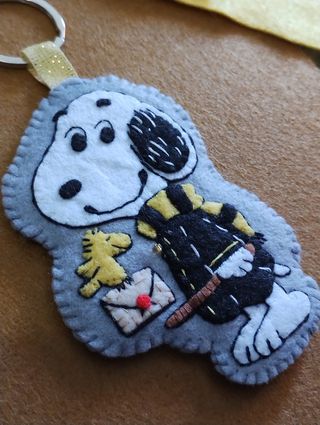 Llavero Snoopy Hogwarts Hufflepuff