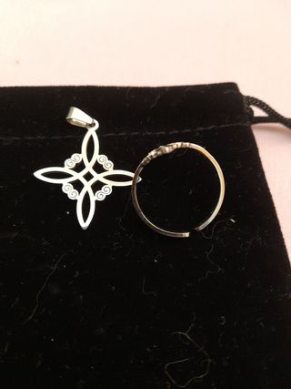 ANILLO Y COLGANTE " NUDO DE BRUJA"