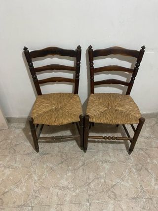 Sillas de madera antiguas con asiento de enea