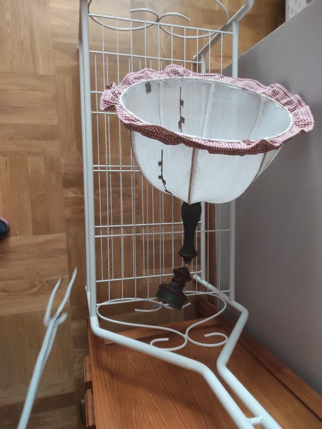 Lampada da soffitto per bambini. Tessuto con fiori