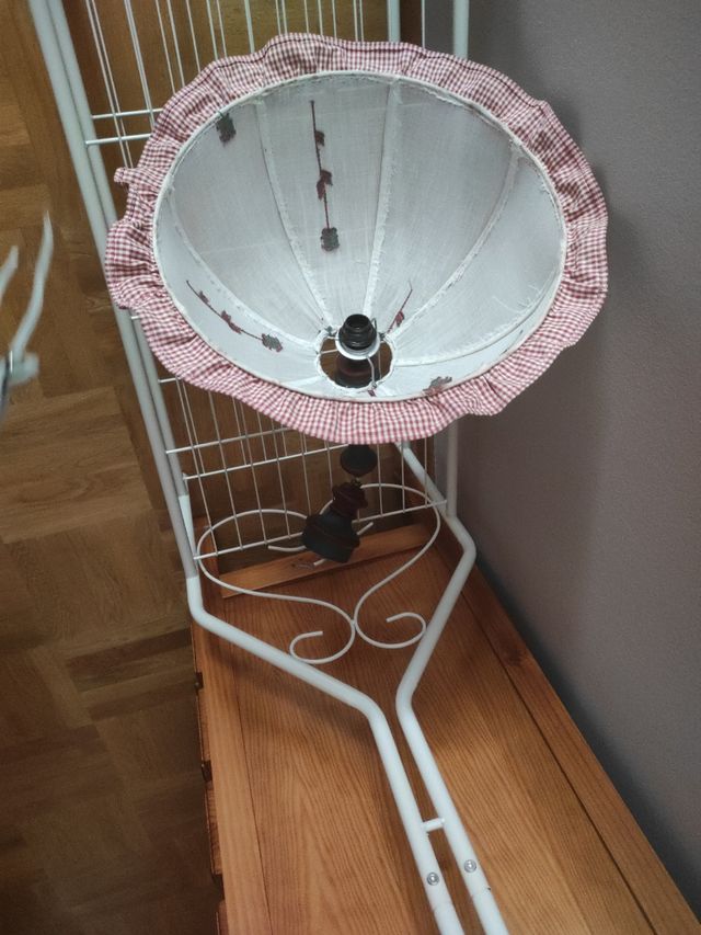 Lampada da soffitto per bambini. Tessuto con fiori