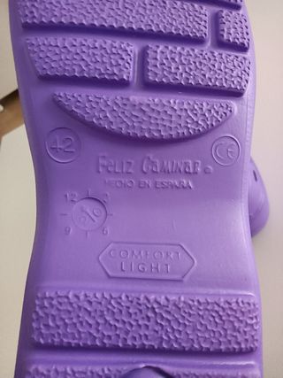 zuecos feliz caminar