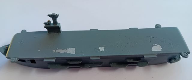 La portaerei Mimic Triang guida le navi