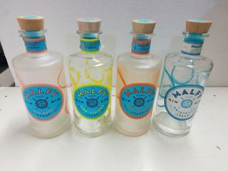 BOTTIGLIE VUOTE DI GIN DI TANTI TIPI DIVERSI