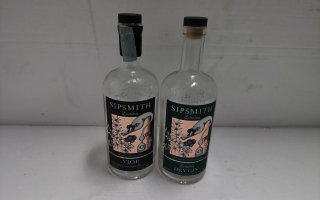 BOTTIGLIE VUOTE DI GIN DI TANTI TIPI DIVERSI
