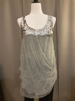 Top fiesta plateado y gris con lentejuelas