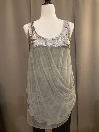 Top fiesta plateado y gris con lentejuelas