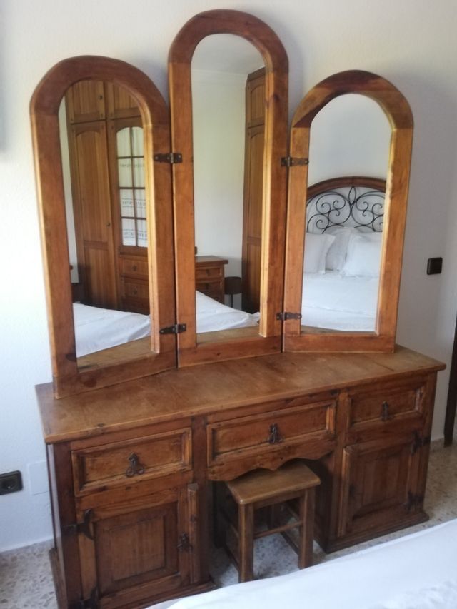 Tocador,espejo  y galán Mexicano original