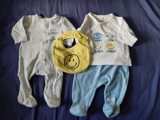 Lote 2 pyjamas y babero 3 meses