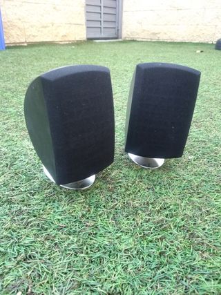 Pareja de altavoces pequeños