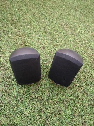 Pareja de altavoces pequeños