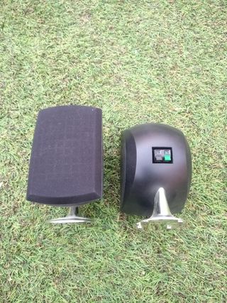 Pareja de altavoces pequeños