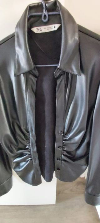Blusa negra de Zara