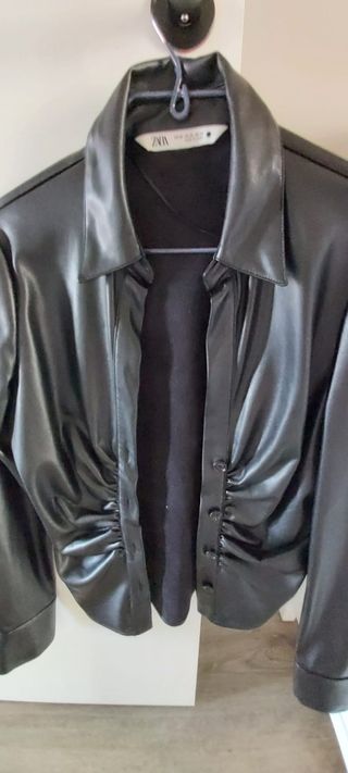 Blusa negra de Zara