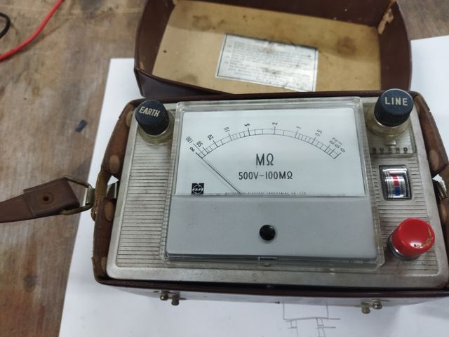 Medidor de aislamiento vintage