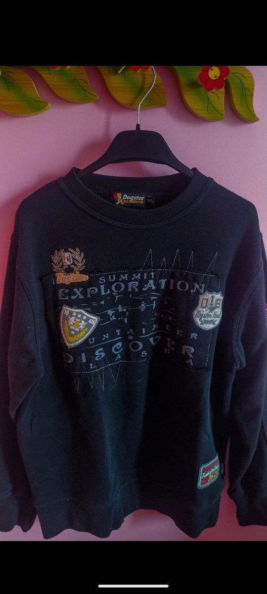 Felpa nera con stampe a toppe