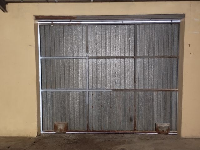 Puerta corredera hierro garaje o almacén