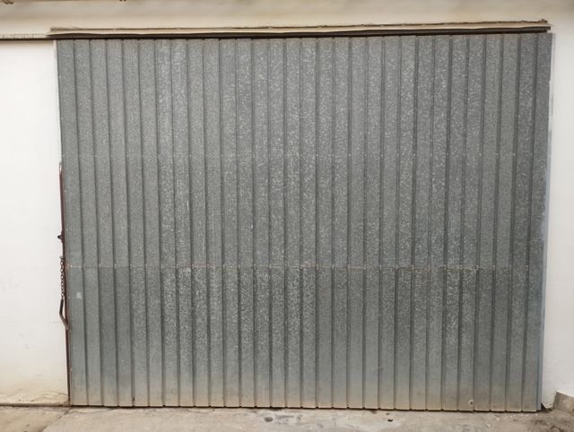 Puerta corredera hierro garaje o almacén