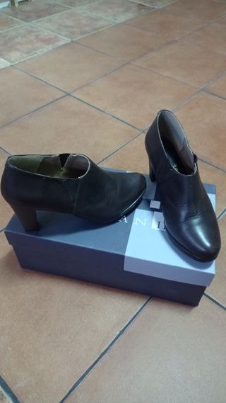 Botines piel marrón tacón, n° 38.