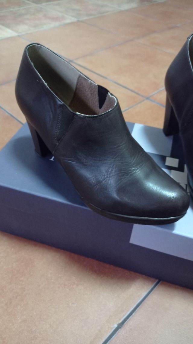Botines piel marrón tacón, n° 38.