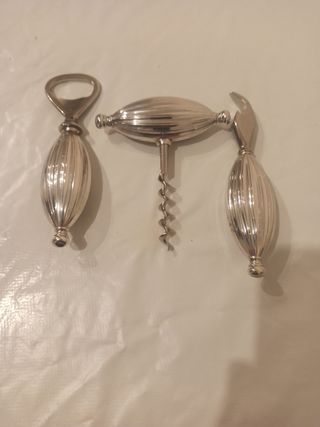 Plata: abrebotellas, latas y corchos