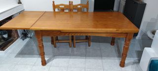 Tavolo e sedie allungabili in legno